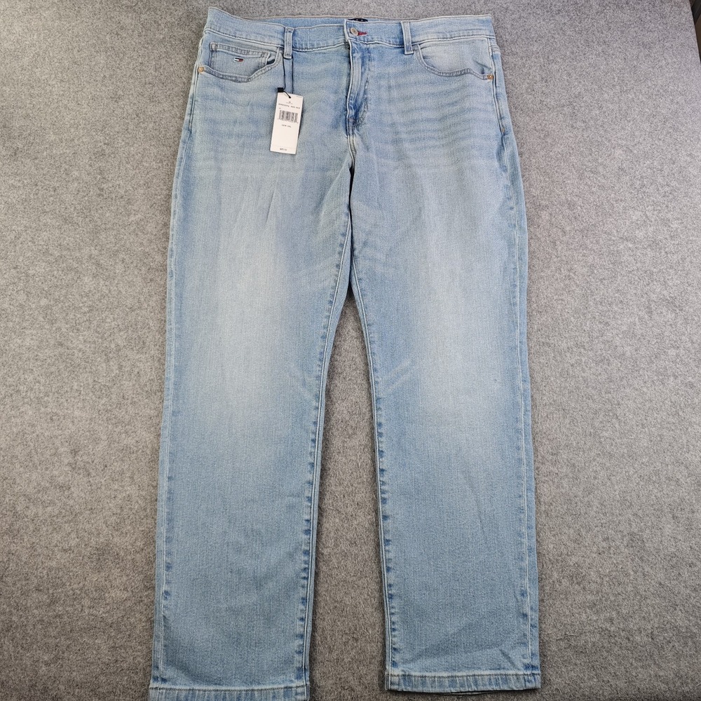 Tommy Hilfiger Jeans Mens 36x30 NWT Blue Light Wash Denim Straight Leg